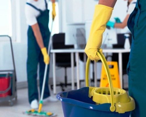 عمال تنظيف منازل بأم الساهك