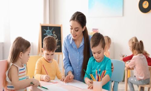 جليسة أطفال بالشهر المزاحمية